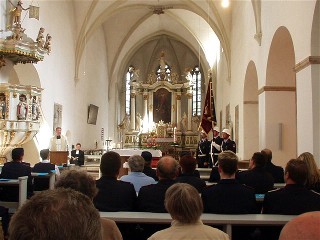 Weihe der Feuerwehr-Fahne in der Gro Ammensleber Kirche am 13.9.2003